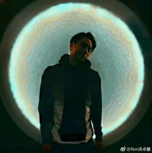 心疼tvb前当家小生吴卓羲拍戏触发旧患,双手肿的像馒头