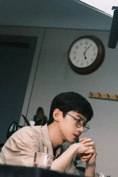 白敬亭注册另外的价钱商标,开端爆红感谢明星大侦探