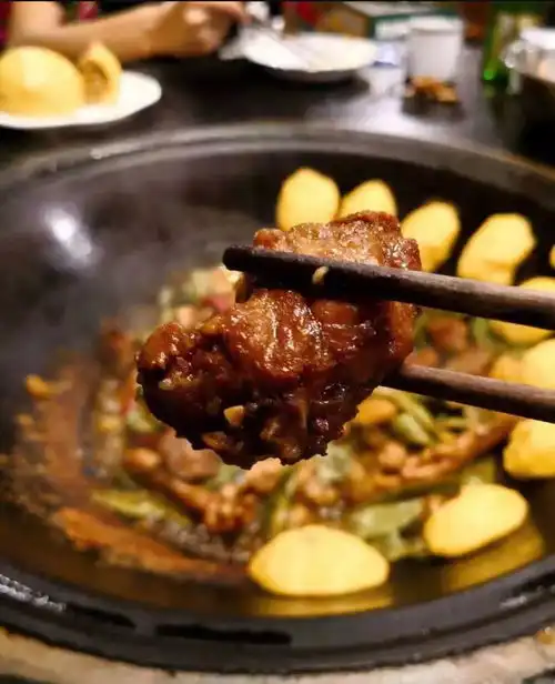 美味嗷嗷暖和给东北银一口锅,能炖了整个人间...