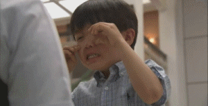 搞笑gif大家看这熊孩子,绝对是日本的