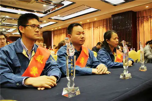 芙蓉社区举办首届最美劳动者表彰活动庆祝五一劳动节