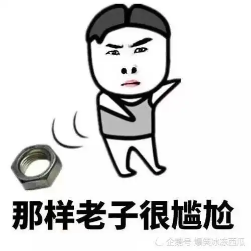 开心一刻躲在洗手间抽烟被发现了,老妈气的抡起皮带边揍边骂