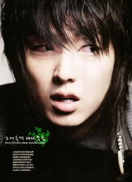 有没有适合做手机墙纸的李俊基的照片