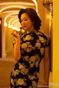 她活的比任何一个天生女人更精彩