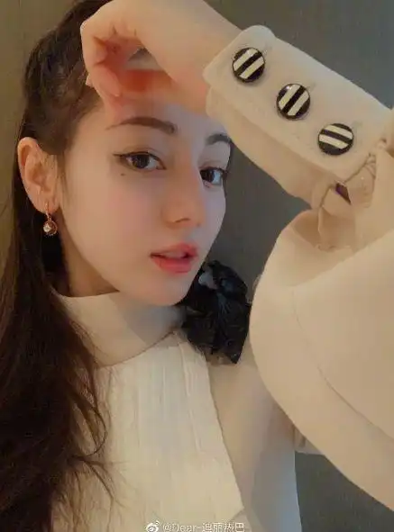 罗志祥再扮女人,杨幂眼睛范冰冰下巴还有热巴鼻子,美到可再出道