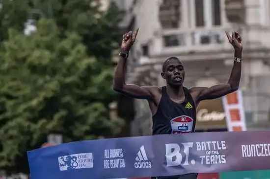 32名精英选手跑马拉松团队赛teambirell夺取冠军