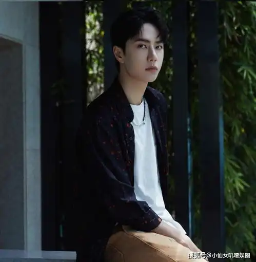 快本李冰冰要牵王一博的手,一博乖乖照做,但他的表情却太好笑