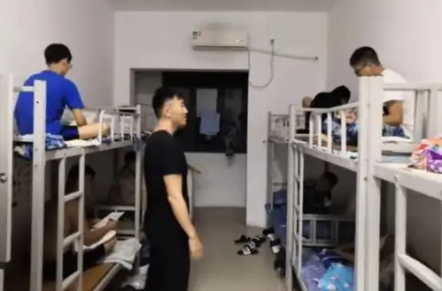 大学导员如果不查寝,还真没发现,宿舍里居然这般卧虎藏龙
