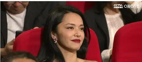 腿粗嘴歪都不算啥,马伊琍才是这届红毯最有创意的queen啊