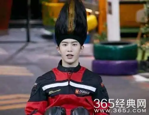 明星大侦探范丞丞扫把头金句频出化身范车车