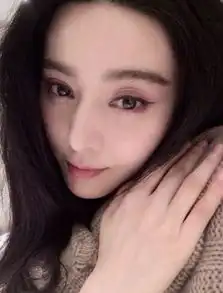 范冰冰晒自拍撒娇照睡眼迷离hold不住