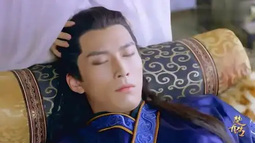 楚乔传淳儿欲刺杀燕洵,怎料他掀开淳儿面纱,瞬间惊了