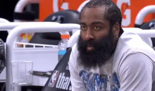 雄鹿球迷高喊6场晋级柯凡殳海谈垫脚嫌疑,字母哥我并不知情