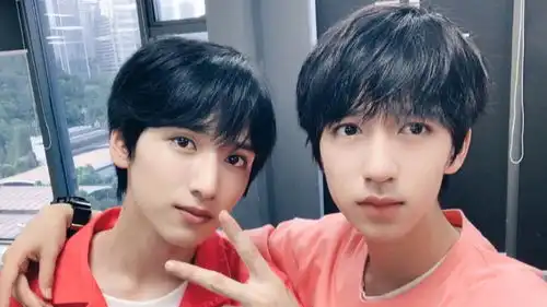 tnt翔霖好香你这表情是不是应该收敛一点点昂hhh
