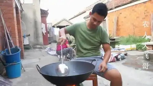 你知道么新铁锅用它熬一下,包你多用好几年