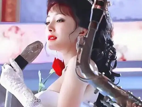 杨幂早期穿旗袍照片曝光,当杨幂侧身的那一刻,迷倒了万千男粉