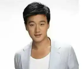 我这样的脸是什么脸型,适合什么样的发型,请大家帮我找几张适合我脸的发型,谢谢了