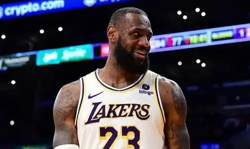 詹姆斯奥运开幕式上淋雨举旗,杜兰特表情太抢镜