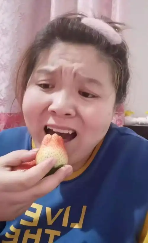 百万粉丝网红郭老师宣布怀孕土味主播爆红,背后谁在支撑