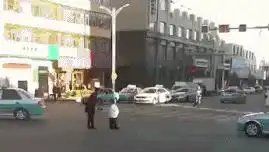 爆笑gif看到这样的一幕,每个坐公交车的人表情都搞笑