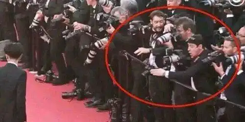 黄子韬戛纳走红毯被外国记者挥手驱赶