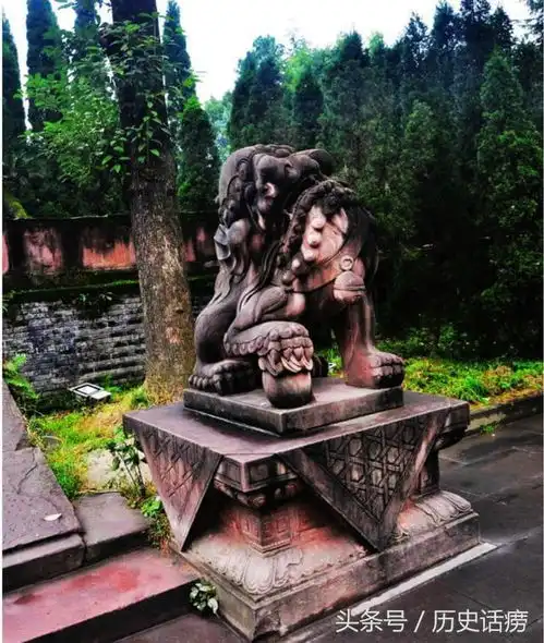 川军之魂刘湘,墓遭严重破坏,尸骨无存,故居被改豪华饭店