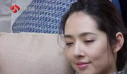 向佐与美女逛街被拍,有谁注意一旁郭碧婷的表情,向太急忙解释