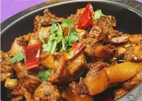 五月佳肴,超越鸡猪之选甘平滋补,炖一锅香飘四溢,下饭绝配下饭佳肴羊肉适量清水铁锅鸡猪鸡肉鸭肉鹅肉手机网易网