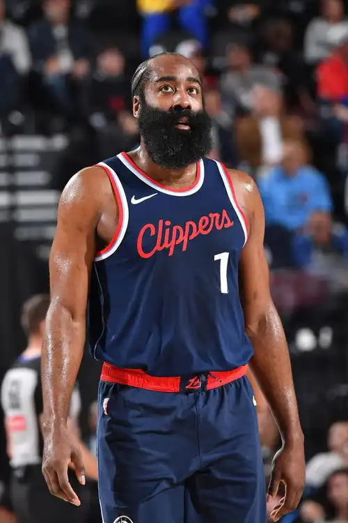 名记哈登非常感激可以加盟快船,既能冲击总冠军,又可以陪伴亲友