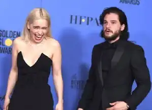 就知道走红毯的龙母下一秒会笑出来网友新的表情包要诞生了