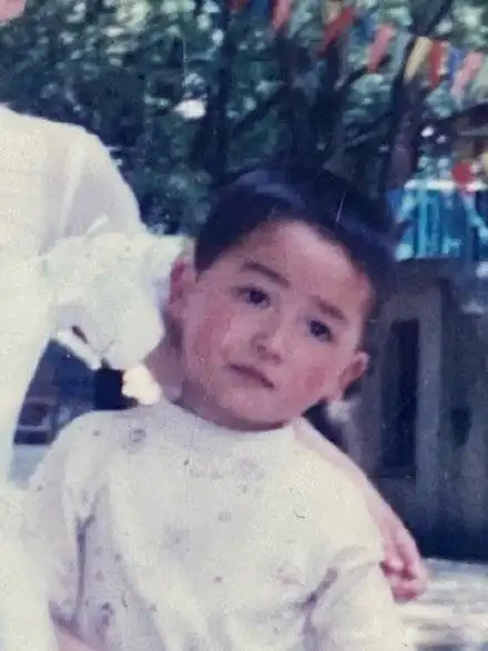 组图朱正廷绿洲分享童年照转手就被粉丝做成表情包