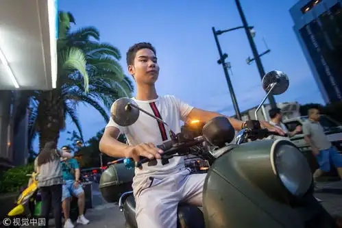 杭州18岁发际线男孩一夜成名求网友不要再做表情包