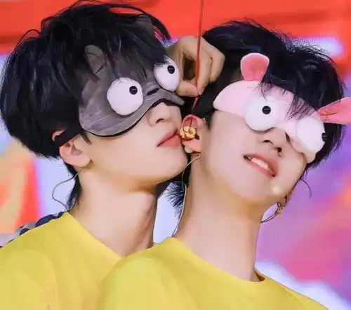 李飞带头嗑cp,公布文轩和翔霖高甜名场面,画面好养眼