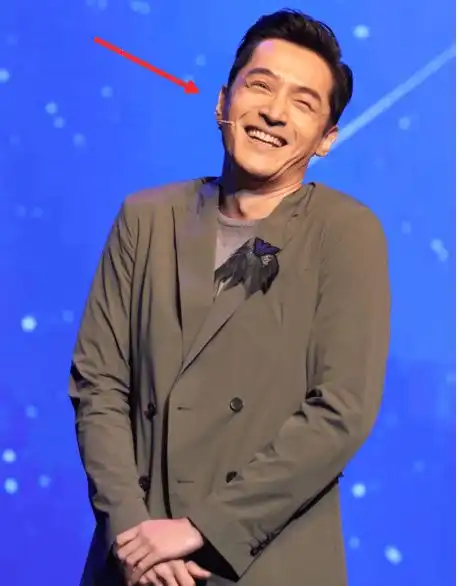 胡歌二八分发型帅气,没想到却秒变表情帝