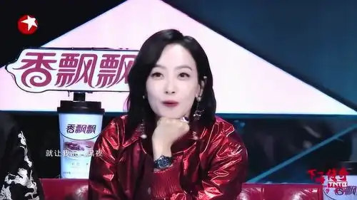 侯锦尧弹唱邓紫棋宋茜秒变迷妹,行为表情管理失效