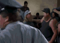 搞笑gif动态图妹子不简单,好好的衣服都能穿出3d效果啊