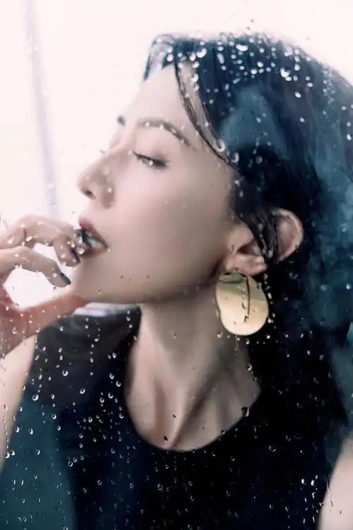 高圆圆,表情太妩媚,身段太迷人