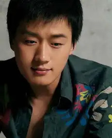 圆脸男生适合发型