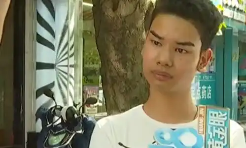 发际线男孩丝毫没有膨胀,新晋网红入驻酷狗短酷给粉丝批发表情包