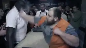 俄罗斯扇耳光大赛上届冠军这次可遇到强劲对手了