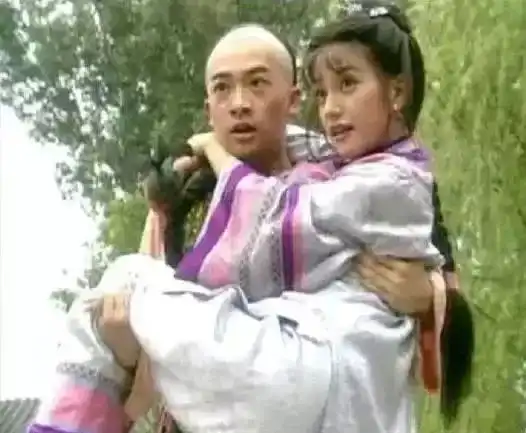 20年后再看还珠格格,五阿哥真的爱小燕子吗