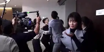 刘涛拍掌掴戏被重重呼巴掌捂着脸直喊疼