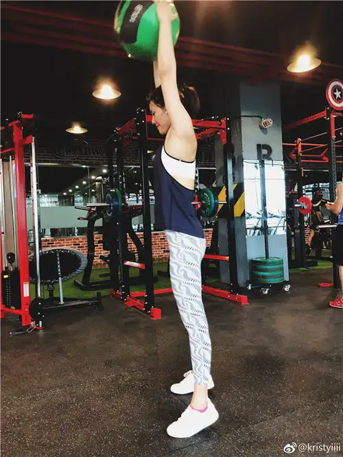 奔着表情包傅园慧去看比赛的我却被女版宁泽涛圈了粉