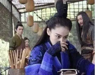 张馨予婚后首秀的节目是什么一身旗袍装妩媚动人何捷赚了