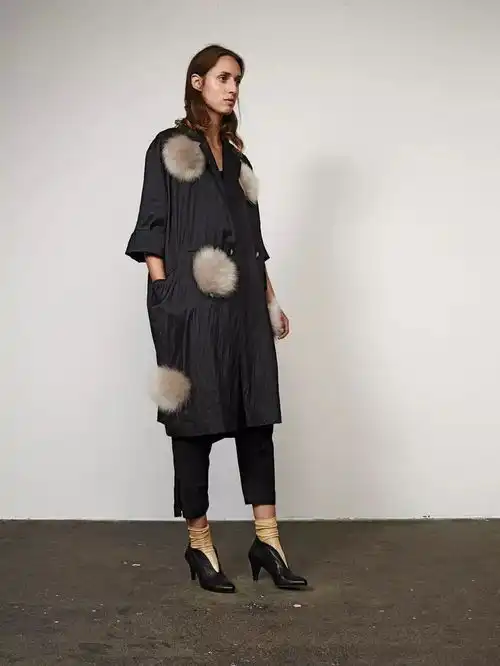 这些emoji表情大衣,估计又要大火了
