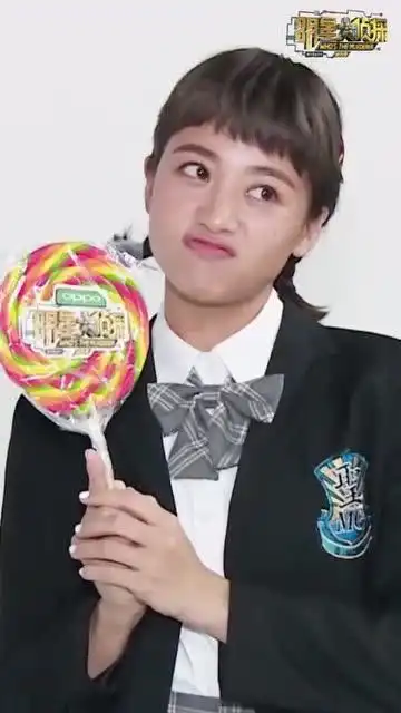 明星大侦探的竖屏已经框不住邓伦这大长腿了超爱鬼鬼的小雀斑