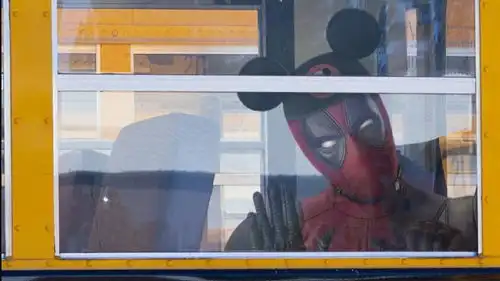 表情刚刚,迪士尼完成对福克斯的收购死侍戴上米奇老鼠帽子庆祝...表情