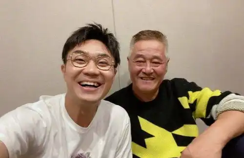 赵本山成名,拜两位贵人从旁相助,干爹和明星的关系杠杠的