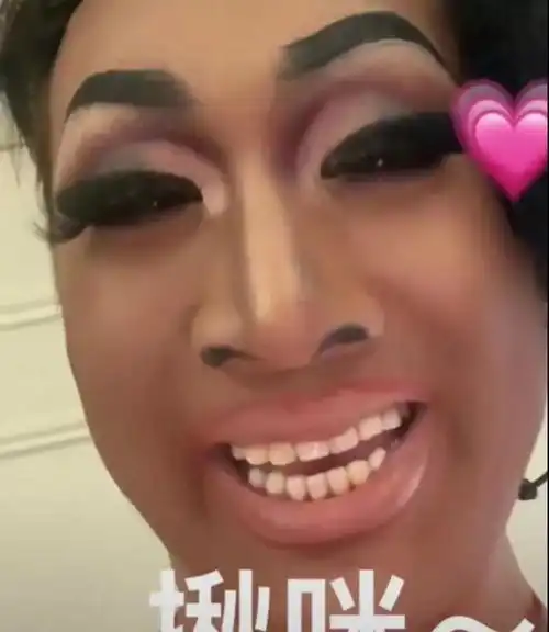 白天6块腹肌帅小伙,晚上欧美女装大佬,韩美娟式洗脑反差有多大