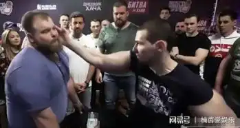 小伙为在扇耳光大赛上夺冠,将手臂练成60厘米,结果被一巴掌ko